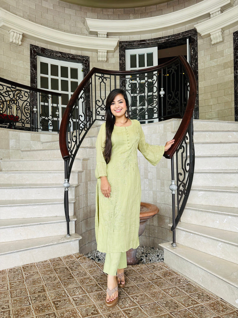 GREEN