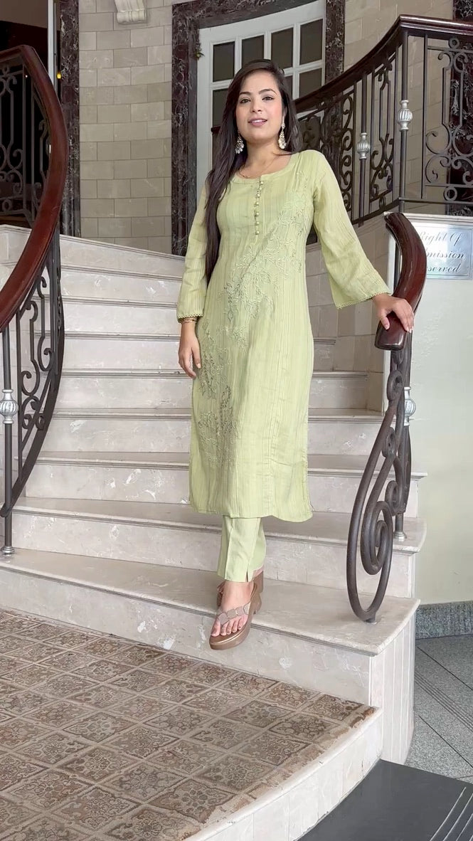 GREEN